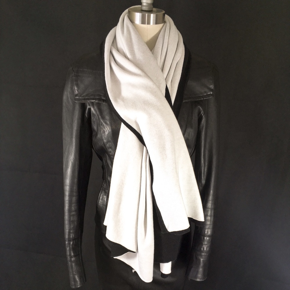 🎊SOLD OUT🎊Donni Charm x Zoe Report Cape - Picture 5 of 8